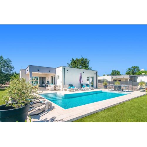 Villa Florentina by Villa Plus