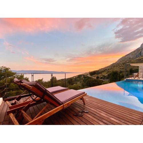 Villa FORTE-Exclusive location with fantastic seaview & infinity pool - up to 8 Pax