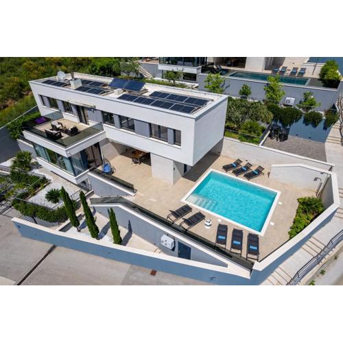 Villa Forti Dva - 5 Bedroom Modern Villa - Sister Villa Available - Sea Views