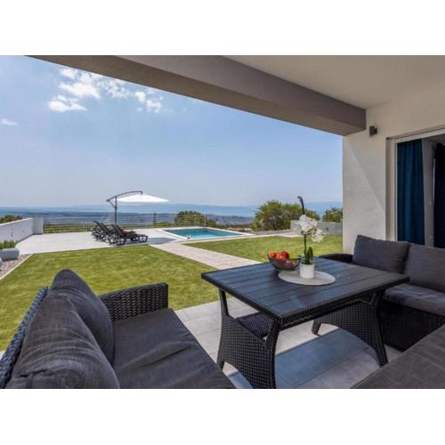 Villa Fran - Four Bedroom Villa with Private Pool