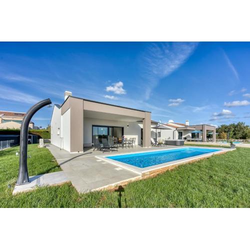 Villa Francis - Pool and Whirlpool