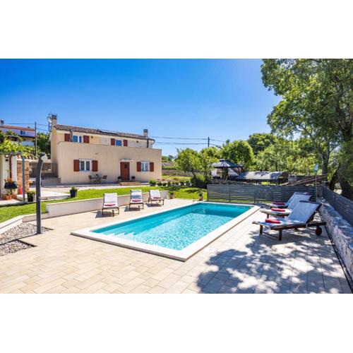 Villa Fuma up to 6 persons with private pool & sea view in Central Istria