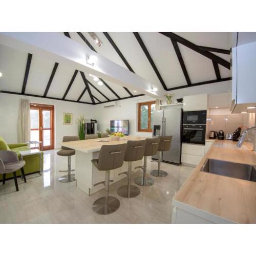 Villa Gabriel - Three Bedroom Villa with Outdoor Pool