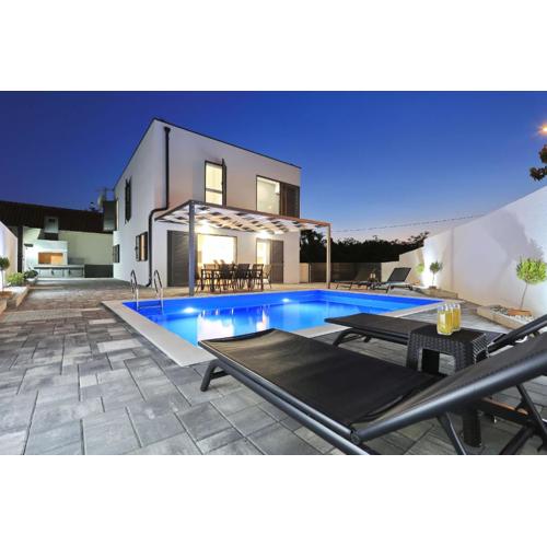 Villa Gea with heated pool