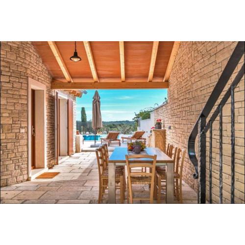 Villa Genesis - Stadtvilla Marčana Istrien - mit privatem, beheizbaren Infinity Pool und Olivengarten