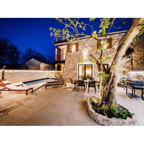 Villa Giulia with swimming pool in Privlaka near Zadar
