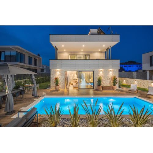 Villa Golden Shine