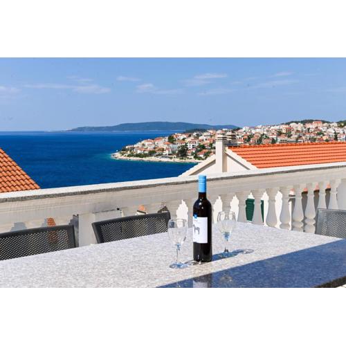 Villa Grande Vista - Spacious 3 BR Apartment with Large terrace and Fantastic sea view