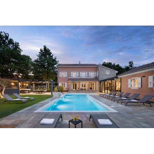 Villa Green Frame in Cental Istria for families with playground and wellness