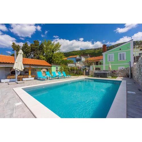 Villa Green Point