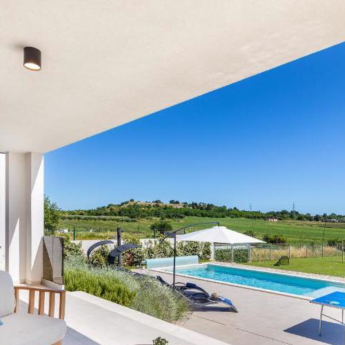 Villa GROFICA, new house, heated pool, jacuzzi, playgroung & bbq, near beaches, Pula - Istria