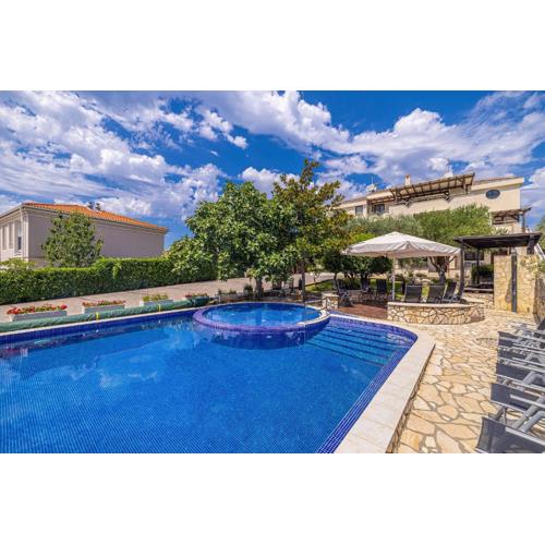 Villa Haya with heated pool