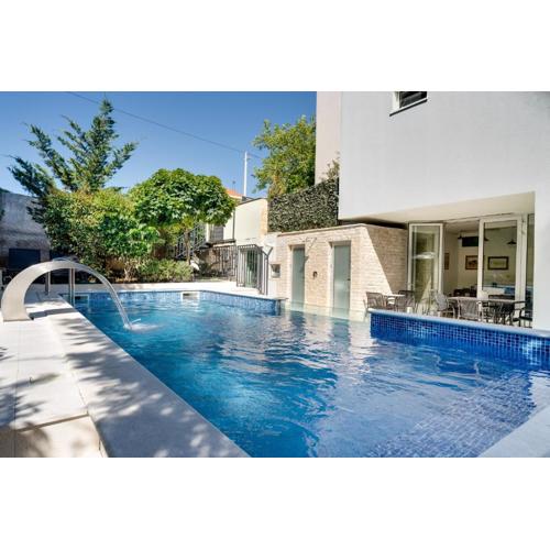 Villa Hedonia with heated pool, Diklo