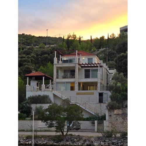 Villa HELENA