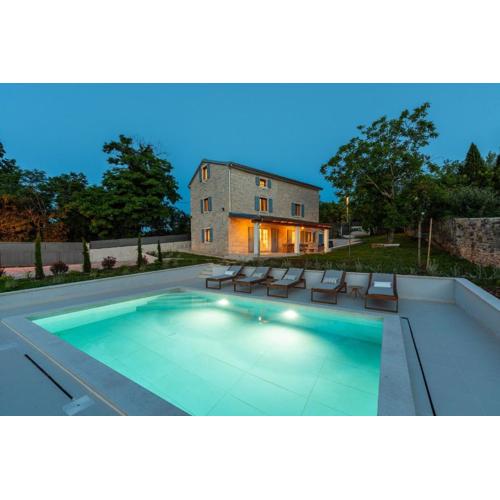 Villa Heureka-amazing heated pool and sauna
