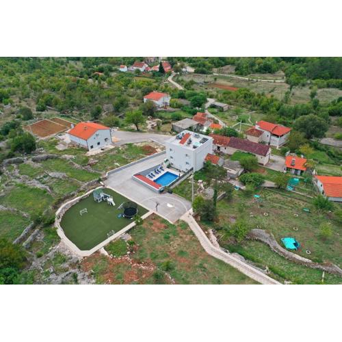 VILLA HILL STARS, Makarska- Slivno