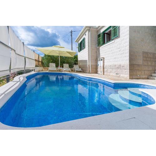Villa Holiday home Zvecanje