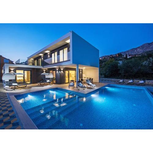 Villa Holiness a luxury villa in Dubrovnik, tennis court