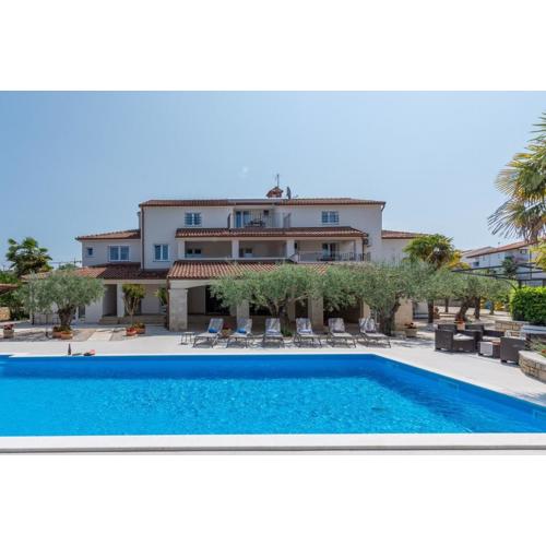 Villa Hope - Apartments with Shared Pool