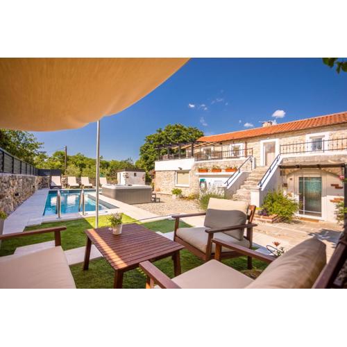 Villa Hrustika - heated pool, jacuzzi & sauna