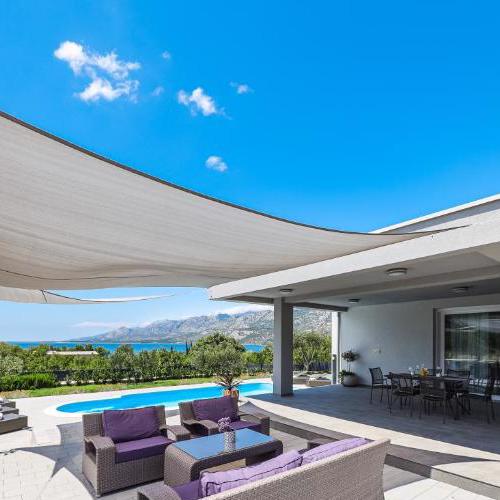 Villa Immortelle with pool and sea view