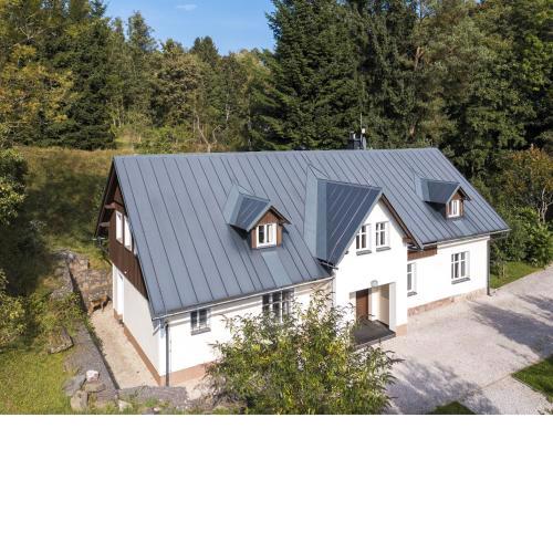 Villa in Mlade Bulky with garden