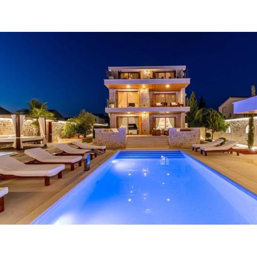 Villa in Pola a with Swimming Pool