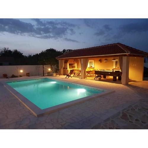 Villa in Pridraga with pool and five Person
