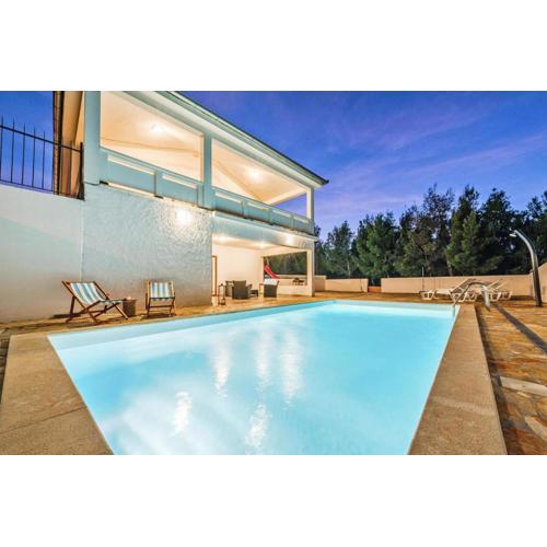 Villa in Rovanjska with Swimming Pool