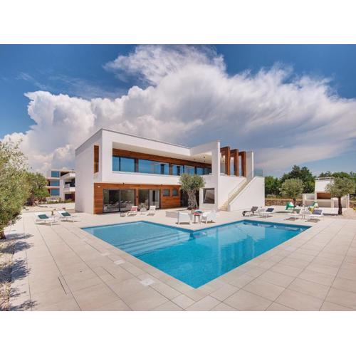 Villa in Vodnjan with Garden, cleaning included