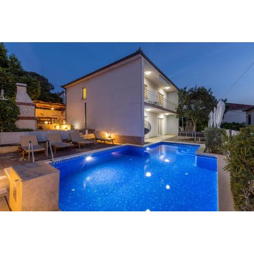 Villa Ines with Pool by the beach