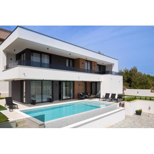Villa Infinity Gem