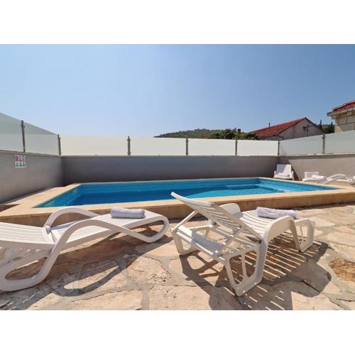 Villa Ivana - Three-Bedroom Villa with Private Pool