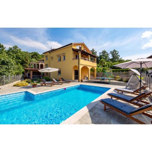 Villa Ivetta for 10 people near Opatija with sea view & children playground