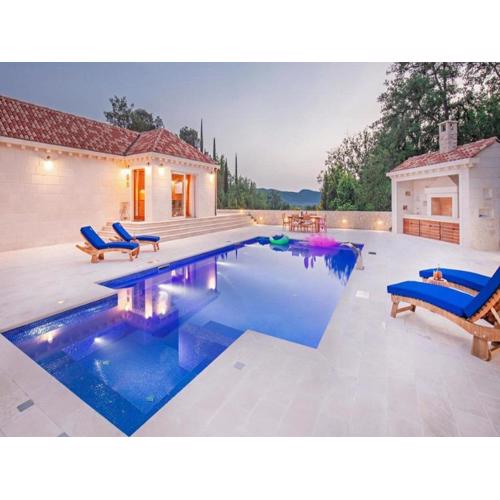 Villa Ivi -Two Bedroom Villa with Swimming Pool