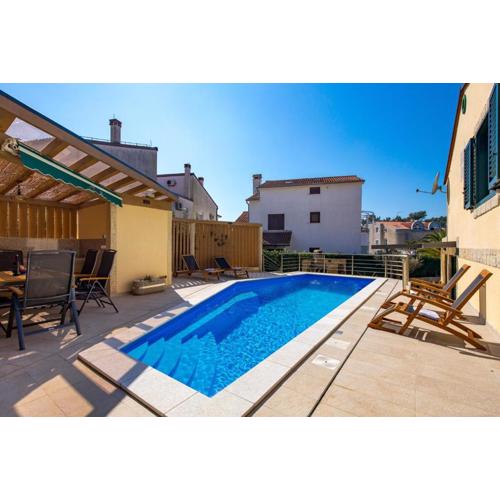Villa Ivona with heated pool in Rovinj