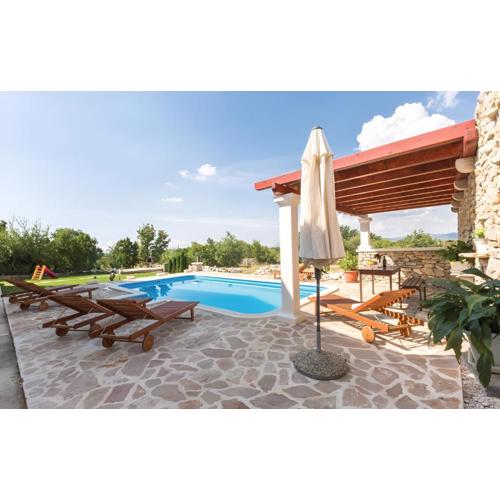 Villa Ivy with perfect privacy, pool, sauna and jacuzzi