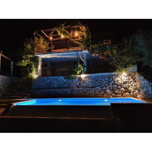 Villa Jerković-Secluded house and apartment with pool