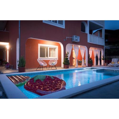 Villa J&J Apartments Residence with Swimming pool