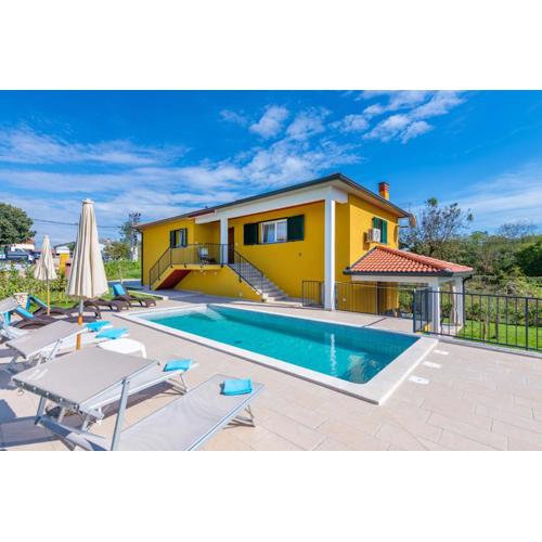 Villa Jole, a charming modern villa surrounded by rustic beauty