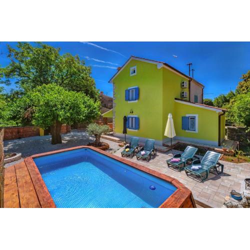 Villa Jordan, a charming Villa near the sea, with garden & pool