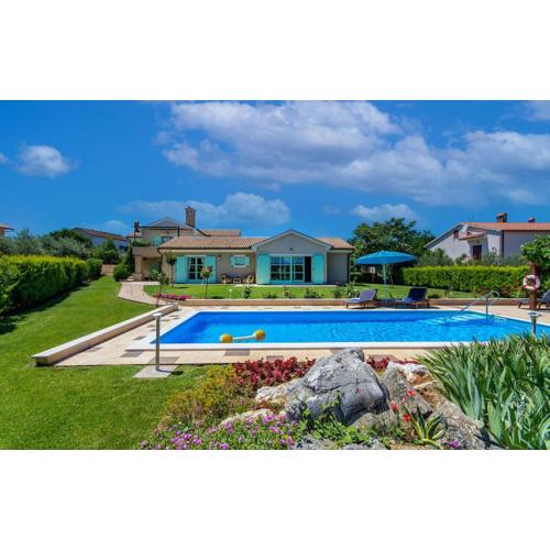 Villa Judita for kids & families near Novigrad with large garden & only 2 km from the beach - for 10 people