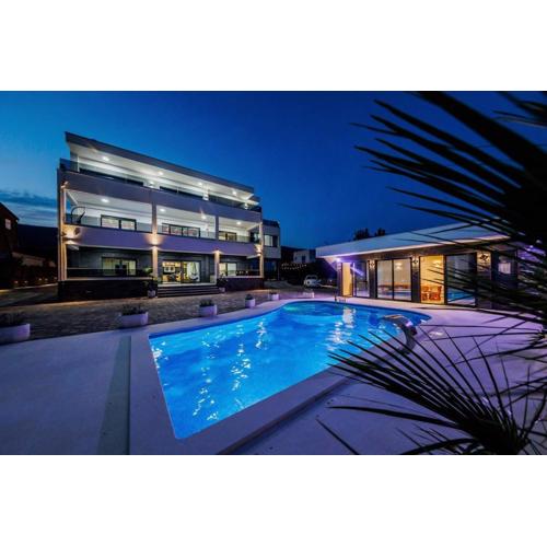 VILLA Juky