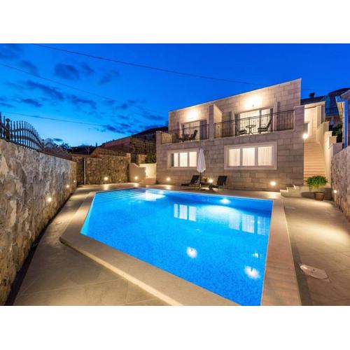 Villa Kabalero - Four-Bedroom Villa with Private Pool