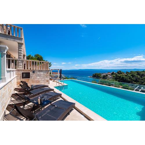 Villa Kadena - Luxury Seaside Villa with Private Heated Pool