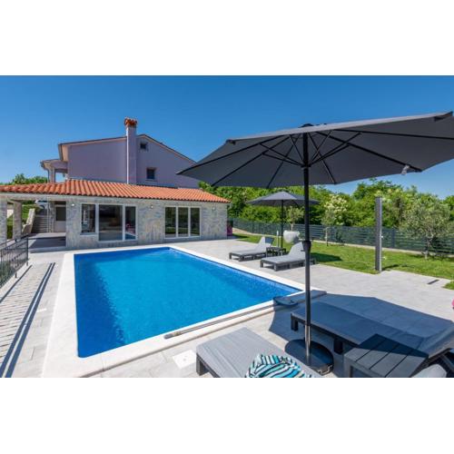 Villa Kalac, a charming holiday pool oasis near the sea