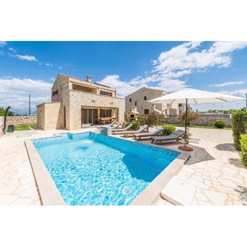 Villa Karin with heated pool - by TA Leut Agency