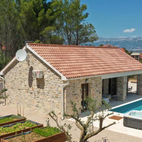 VILLA KARLA