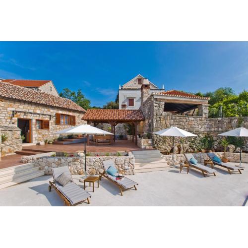 Villa Kate -with private pool and BBQ