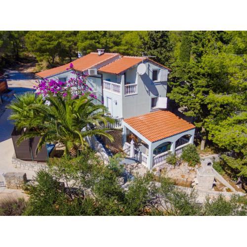 Villa Klara 50 m od plaže, uvala Osibova, Milna, Brač, Dalmacija